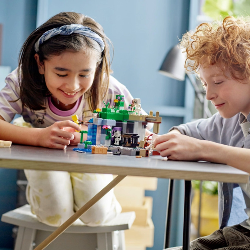LEGO 21189 - سیاه‌چال اسکلت‌ها با مینی‌فیگور و جزئیات بازی ماینکرفت.