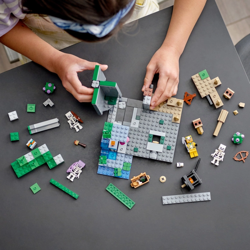 LEGO 21189 - سیاه‌چال اسکلت‌ها با مینی‌فیگور و جزئیات بازی ماینکرفت.