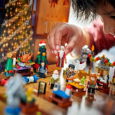 لگو Harry Potter 76438 - تقویم آدونت جادویی با ۲۴ محفظه، شامل فیگورهای هری پاتر و مینیمدلهای هاگوارتز.