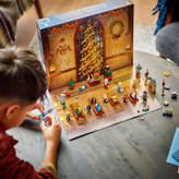 لگو Harry Potter 76438 - تقویم آدونت جادویی با ۲۴ محفظه، شامل فیگورهای هری پاتر و مینیمدلهای هاگوارتز.