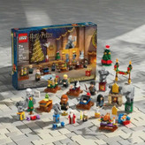 لگو Harry Potter 76438 - تقویم آدونت جادویی با ۲۴ محفظه، شامل فیگورهای هری پاتر و مینیمدلهای هاگوارتز.